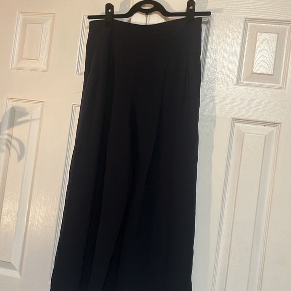 Club Monaco Pleated Wide Leg Cropped Pants - Picture 3 of 8